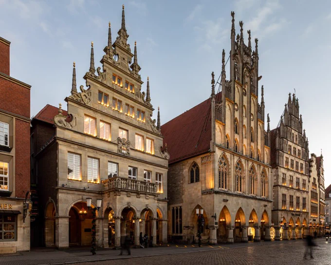 Foto: Dietmar Rabich / Wikimedia Commons / “Münster, Stadtweinhaus und historisches Rathaus — 2020 — 4113” / CC BY-SA 4.0