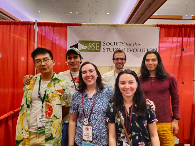Current GSAC members at the GSAC booth at the Evolution 2023 meeting: Susu Cong, Henry Arenas Castro, Jill Syrotchen, Robert Driver, Cathy Hernandez, and Léonard Dekens.