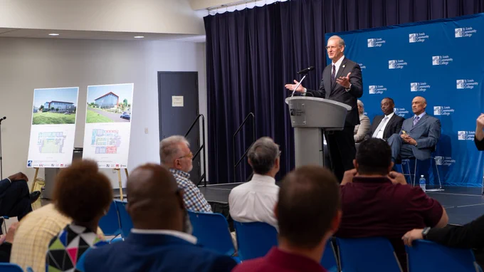 Dr. Pittman speaks to the audience