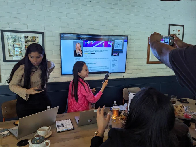 4 attendees excited about the QR option of the browser taking pictures of that.