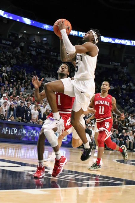 Jamari Wheeler goes for a layup