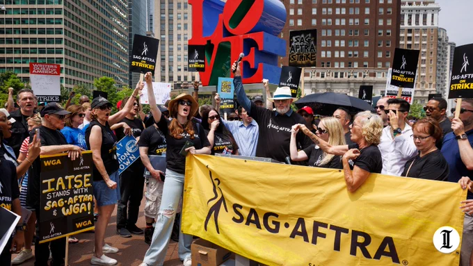 SAG-AFTRA members and supporters gathered together in LOVE Park.