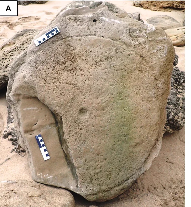 This ammoglyph consists of a circular groove, a central depression and two possible knee impressions. 