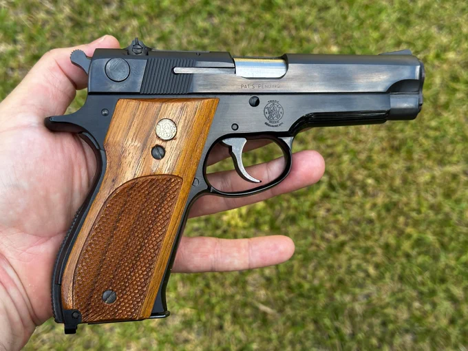 The Starboard side of the Smith & Wesson Model 39.