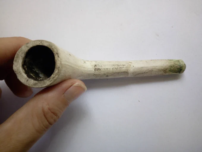 A white clay pipe