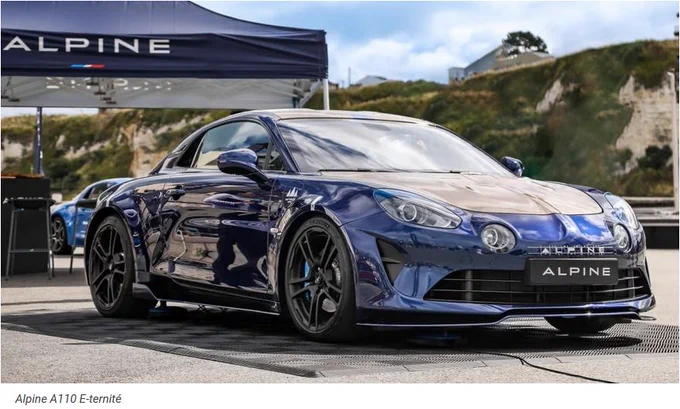 L'Alpine A110 E-ternité, concept car électrique de la marque comporte des pièces en lin (dont capot et toit visibles sur la photo). 
Alpine était présent aux côtés de Terre de Lin le 11 juillet pour présenter les objectifs de ce choix du lin, une solution prometteuse pour demain.