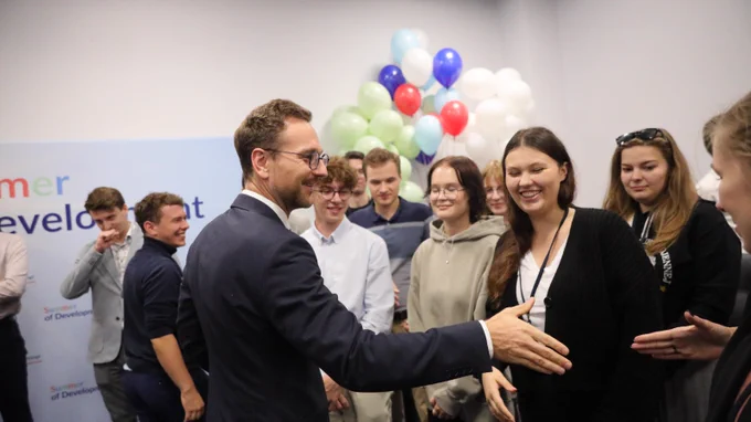 Minister Waldemar Buda z uczestnikami Summer of Development