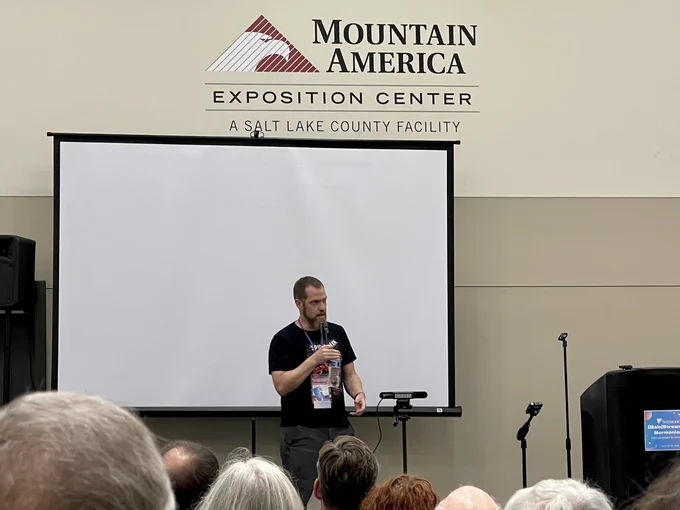 Dan Maklelan speaking from a state.