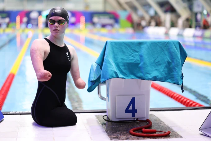 Ellie Challis prepares to race on day one of the Manchester 2023 Allianz Para Swimming World Championships.