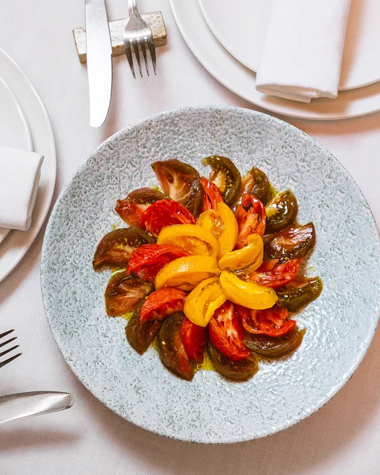 Foto del plato en mesa.