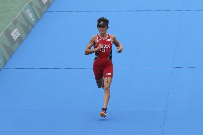 Bárbara Riveros cerrando el triatlón de Tokio