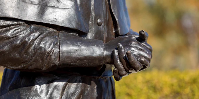 Artwork: Charles Robb, Lieutenant Colonel Vivian Bullwinkel AO MBE ARRC ED FNM FRCNA (2023) Bronze, stainless steel and concrete, AWM2022.533.1 