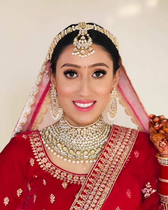 Stunning reflection of today's bride ✨😍 

MUA : @cfhbydimpledara_makeup  

Looking for reputed makeup artists for your big day? Sign up here for free makeup consultation and trials - https://makeup.olready.in/consult-makeup-pro
Call 8699889901 to register as a makeup artist 

#makeup #makeuplook #makeupaddict #bridetobe #bridetribe #bride #olready #olreadydotin #yoursmartbeautyclub