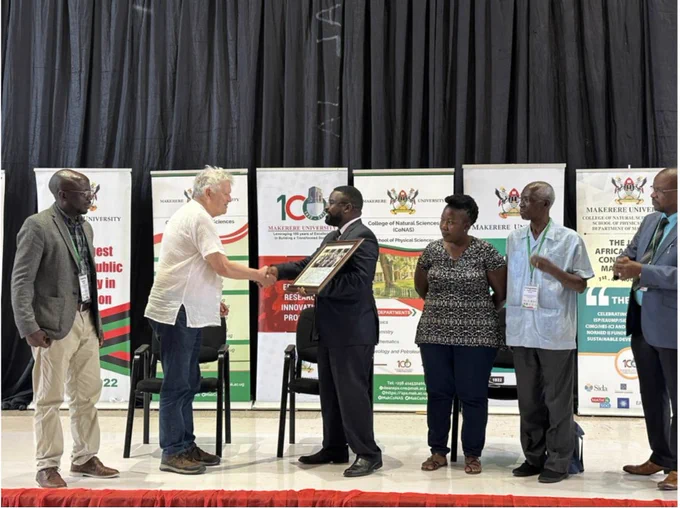 #MakAfricaMathConf
Prof. Leif Abrahamsson(represented) receives an appreciation from Prof. Robert Wamala for his work done through Mathematics in the region. @MakCoNAS @Makerere @MakerereNews @Sida @ugmathsoc @eaump_org @euromathsoc