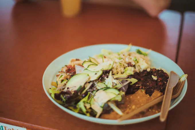 Ayuna Zomerfeest, summer festival event in the Netherlands. A plate of delicious healthy food with Solinatra cutlery 