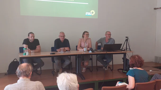 Diskussion zwischen Expert:innen von den Mitgliedern zur kommunalen  Wärmeplanungen.