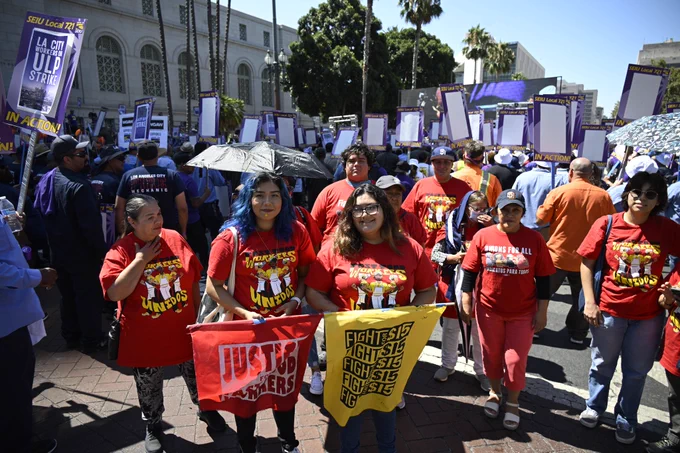 Fast food workers at the SEIU 721 strike at City Hall 