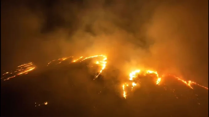 A terrifying screenshot of Clint Hansen’s footage from the catastrophic wildfire on Maui, Hawaiʻi.