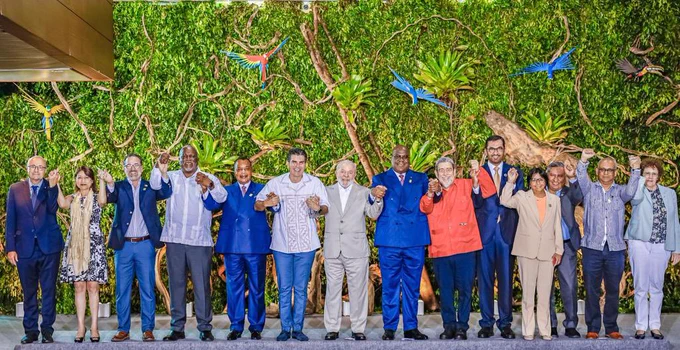 Lula ao lado de lideranças na Cúpula da Amazônia