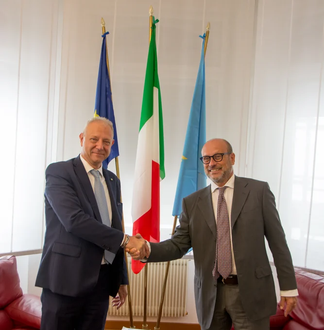 Nella foto il Presidente uscente Boris Dijust e Il neoeletto Presidente Davide Lepori

