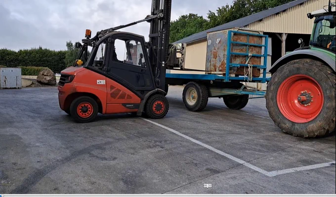 Déchargement des containers de semences