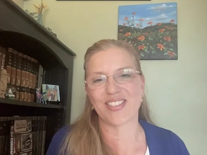 The image shows Cindy Perman, formerly of CNBC and The Wall Street Journal, speaking during SABEW's webinar, "How to Move Up the Ladder in Your Career."