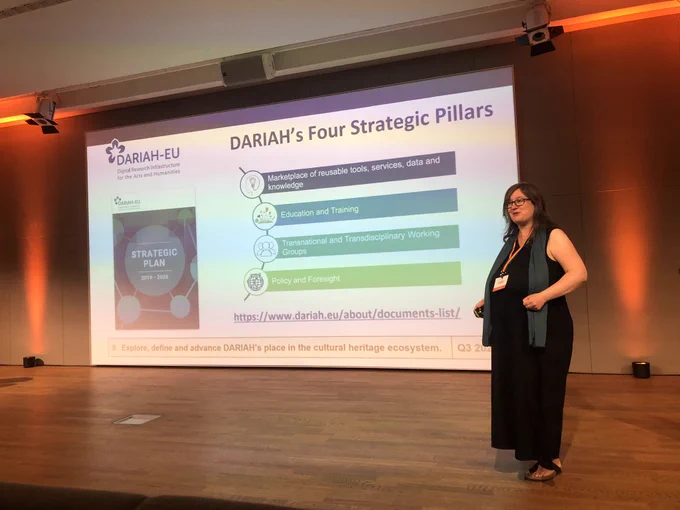 DARIAH Director Sally Chambers delivering a keynote at the IFLA satellite conference on art libraries.