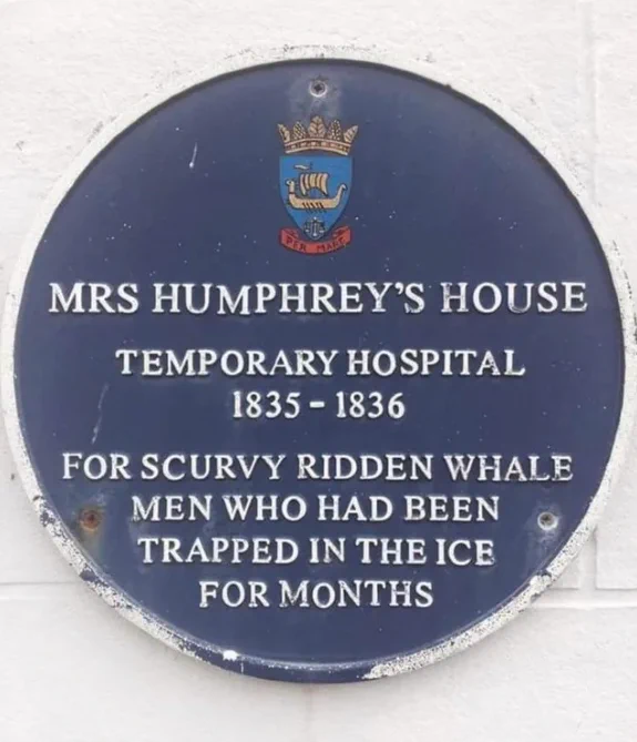 image of blue plaque marking the site of Mrs Humphrey's temporary hospital for scurvy-ridden whalemen who had been trapped in the ice for months