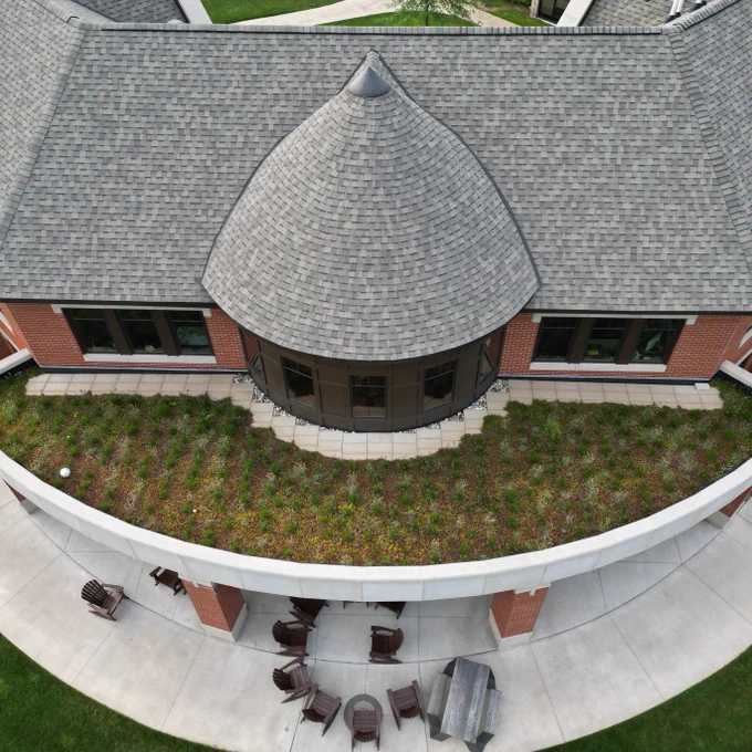 Plant-bedecked roof of van Andel Huys der Hope