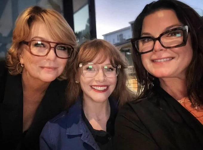 As the suns sets to dusk, Vivian (left), BDH (middle), and Sonia (right) smile for a selfie after a glorious day of bonding over their mutual love of lighting, Lashify lashes, makeup and skincare ❤️