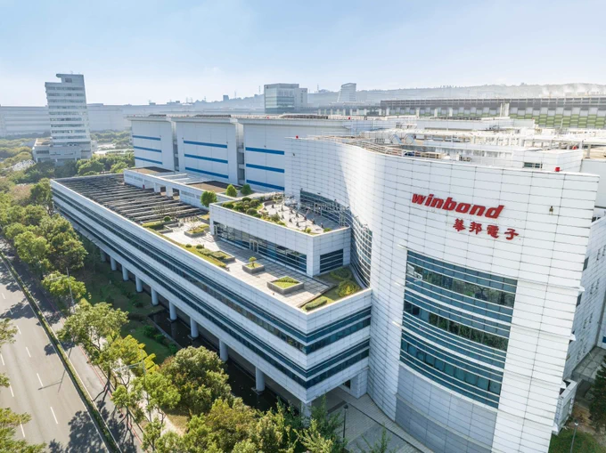 【GREEN ENERGY PROCUREMENT】
In line with the commitment to net zero emissions by 2050, Winbond is committed to practicing green manufacturing, reducing greenhouse gas emissions and decarbonization from operations and value chains.