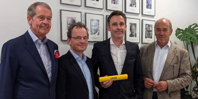 (v.l.n.r.): Eberhard Reiff, stellv. Vorsitzender des Vorstands, Prof. Dr. Bernhard Boockmann, Wiss. Direktor, Prof. Dr. Martin Biewen, neuer Wiss. Direktor, Prof. Dr. Wilhelm Rall, Vorsitzender des IAW-Vorstands. Foto: © IAW