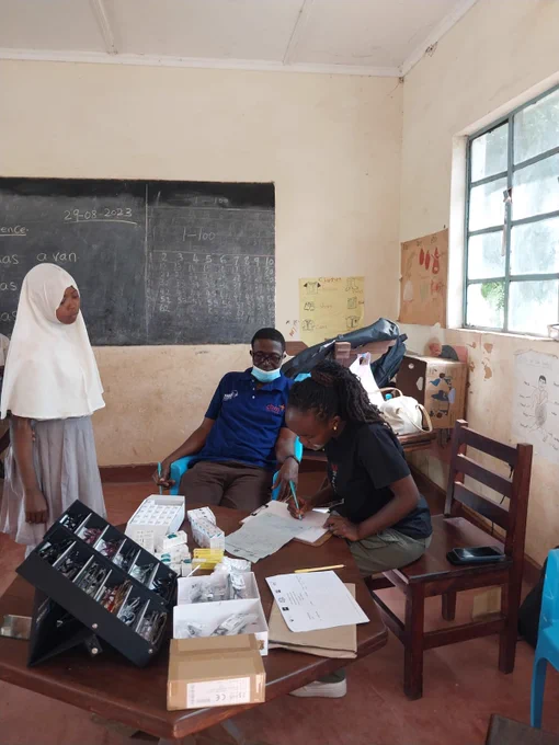🌟Unlocking Brighter Horizons🌟
The Society joined @cbmIEH, @KwaleEyeCentre in conducting an eye screening for learners Nganja Primary School in Msambweni, Kwale County as part of the Vision Impact Project.
#VisionImpactProject #EducationForAll
