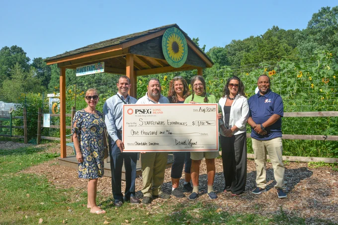 We’re #PSEGLIproud to help support #StarflowerExperiences, a local not-for-profit educational organization dedicated to living harmoniously with our environment. Visit their #ManorFarm SUNFLOWER MAZE and stay to learn more about the #pollinatorproject! 🌻 #ourisland 