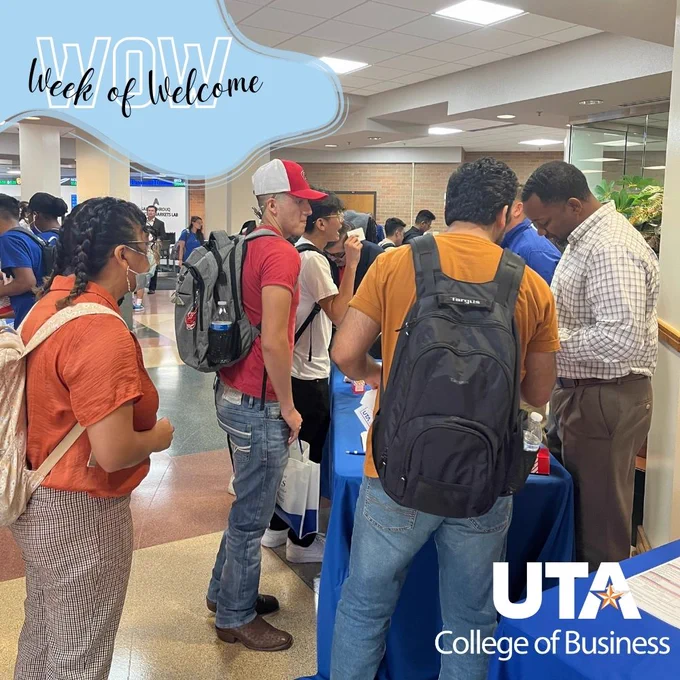 UTA students speaking with Dr. Elten Briggs of the Marketing Department at the Fall 2022 Majors Fairs.