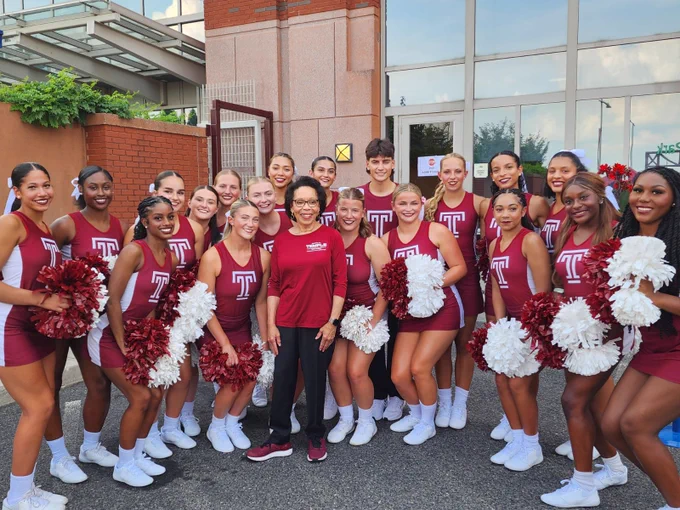 JoAnne Epps stands in a crowd of Temple University cheerleaders, posed and smiling