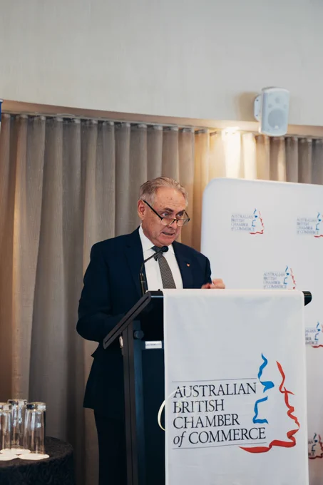 Australian Trade and Tourism Minister Don Farrell speaking from behind lectern at Australian British Chamber of Commerce luncheon. 