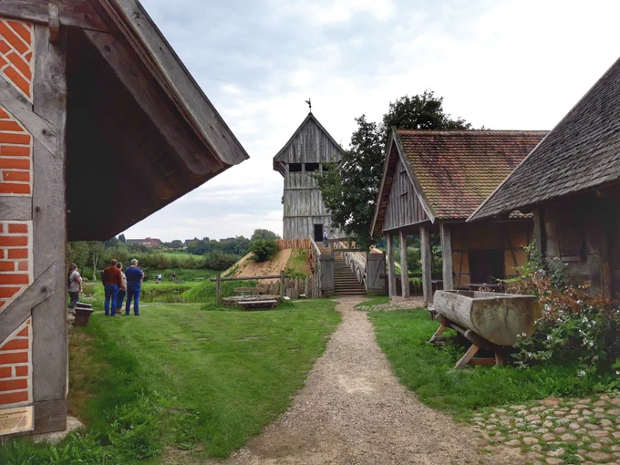 Lütjenburg - eine rekonstruierte Turmhügelburg
