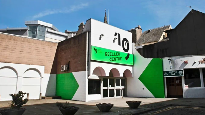 Outside of the Keiller Centre. Green triangles painted on the walls point towards the entrance. 