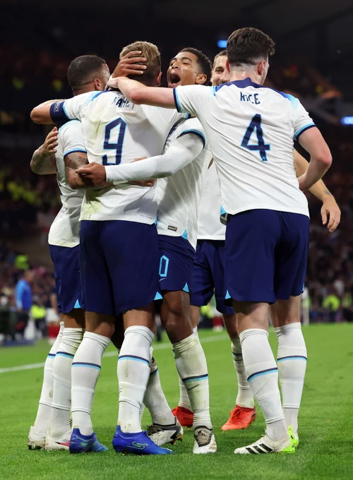 England players celebrate with Harry Kane after he made it 3-1 against Scotland