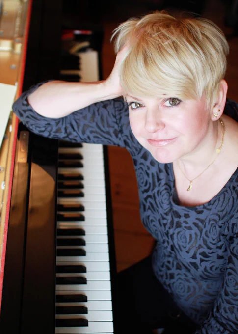 Profile picture of Kate Ryder beside a grand piano