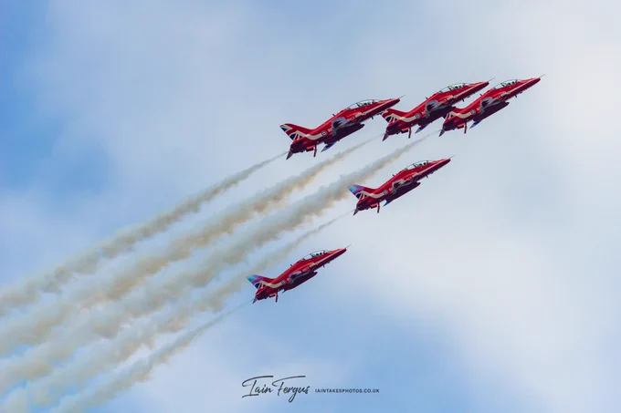Red Arrows in formation