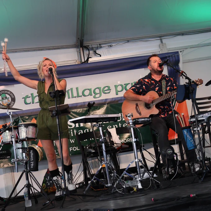 The Diddley Idols performing at Milwaukee Irih Fest