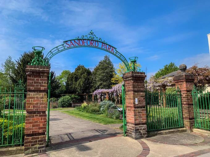 Image of Sandford Park taken by Mikal Ludlow Photography.