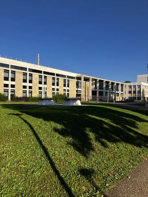 Image du campus lettre sous le soleil