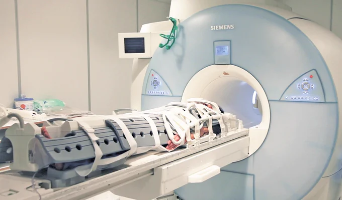 HyungJun Park: I am an Artefact – MRI Documentation, 2012, video, video still