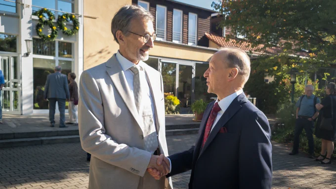Andreas Graner (links) und sein Nachfolger als Geschäftsführender Direktor des IPK, Nicolaus von Wirén. Foto: IPK Leibniz-Institut/ L. Tiller