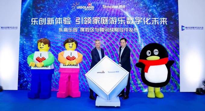 The Partnership Launch Event at Tencent Global Digital Ecosystem Summit (Pictured: Dowson Tang, Tencent’s Senior Executive Vice President and CEO of Tencent Cloud and Smart Industries Group; Siegfried Boerst, Managing Director of LEGOLAND Resorts in China)