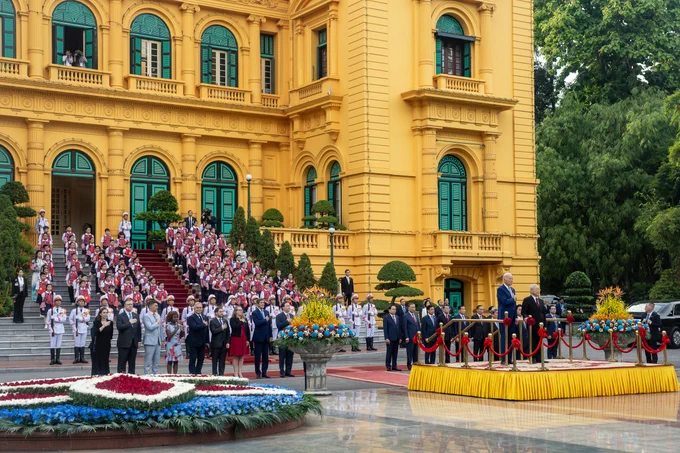 President Biden participates in a welcome ceremony hosted by General Secretary Nguyễn Phú Trọng.