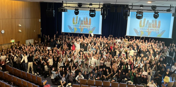 Photographie de groupe à l'occasion de l'édition précédente du séminaire Comprendre et Changer le Monde.